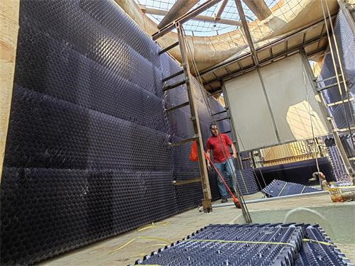 運(yùn)行和維修玻璃鋼冷卻塔的特點(diǎn)(小型玻璃鋼冷卻塔圖片)